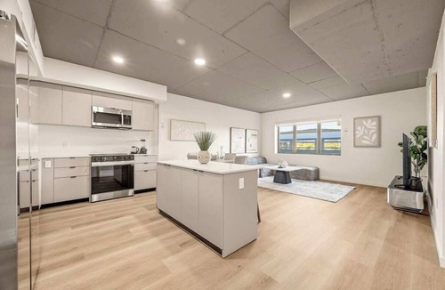 Monrovia Apartment | Stylish 1B1B｜Pool & Gym｜TVs in all Room
