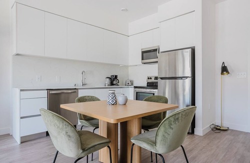 East Pasadena Apartment | Stylish 1BR w/Gym & Elev, nr Dining & Parks