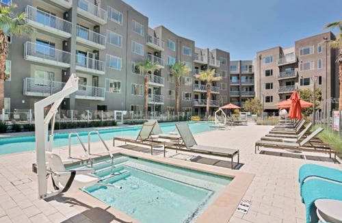 Fremont Condo | Stylish 2BR Condo w Pool & Fire Pit – Aya Apartments