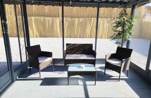Paradise House | Stylish 3BR house next to Airport & Strip!