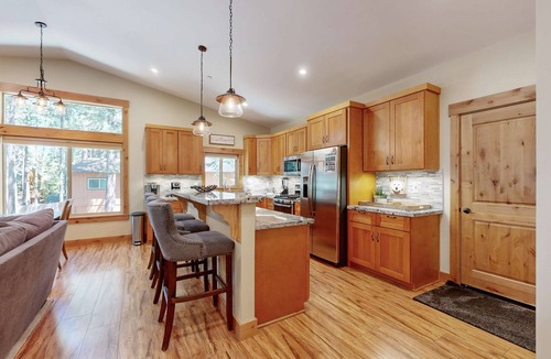 Country Club Estates House | Stylish All-Season Oasis, Fireplace - Easy Access to Skiing, Hiking, Biking