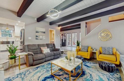 Tahoe Paradise House | Stylish alpine escape with deck hot tub grill fireplace & washer&dryer