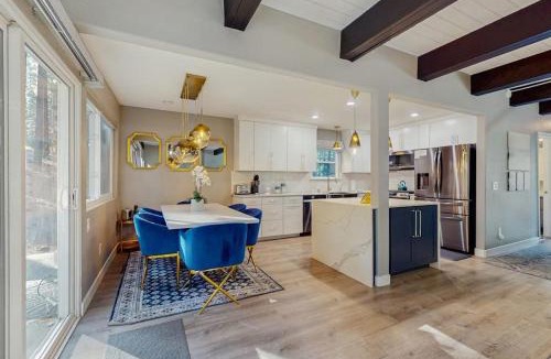Tahoe Paradise House | Stylish alpine escape with deck hot tub grill fireplace & washer&dryer