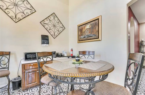 Atwater Apartment | Stylish Atwater Stay Near Yosemite Slps 4