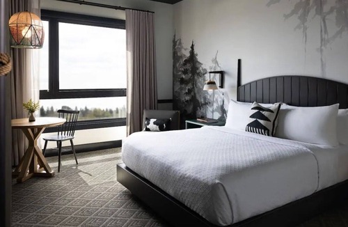 Merced Hotel | Stylish Comfort, Pets Are Welcome, Arbor Lane King, El Capitan Hotel