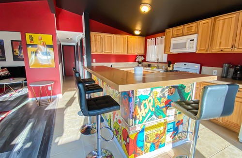 Twentynine Palms House | Stylish Desert Retreat - Stunning Views, 3 Min to Joshua Tree Park