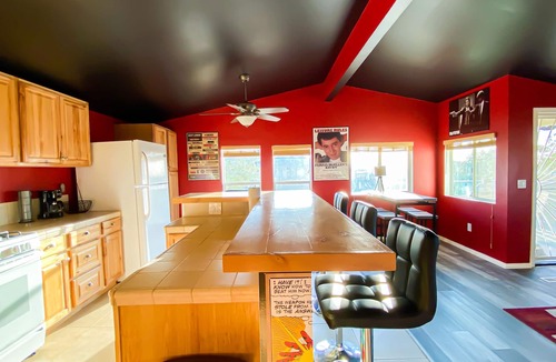 Twentynine Palms House | Stylish Desert Retreat - Stunning Views, 3 Min to Joshua Tree Park