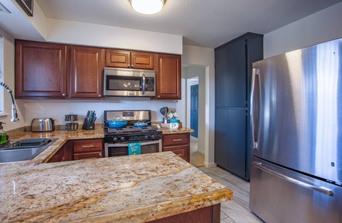 Fresno Apartment | STYLISH♡ fully renovated 1.5 hr from Yosemite