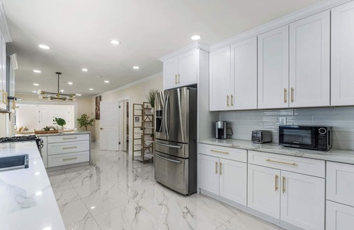 Mid City House | Stylish Home, Hot Tub, BBQ, Parking, Yard!