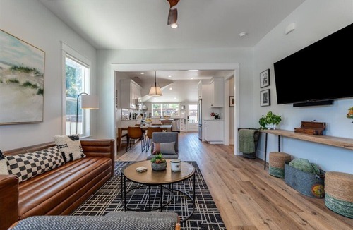 San Luis Obispo House | Stylish Home in Downtown San Luis Obispo – 30 plus day