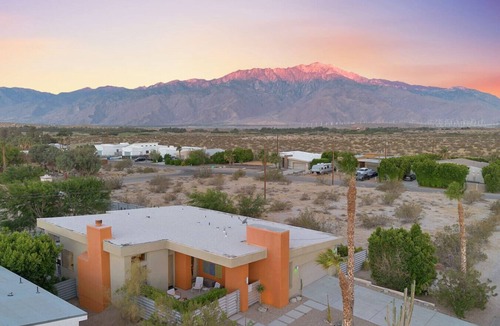 B-Bar-H Ranch House | Stylish MCM 15 mins to PS|pool|putting green|bocce