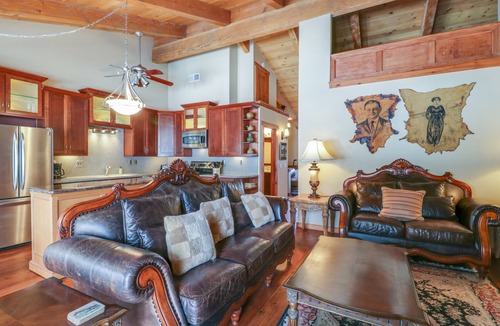 Mammoth Lakes Condo | Stylish mountain condo with WiFi, hot tub, & seasonal pool