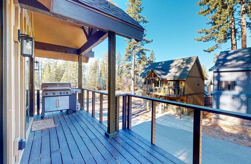 Lincoln Park House | Stylish retreat near skiing & golf with fireplace, balcony, & views, sleeps 6