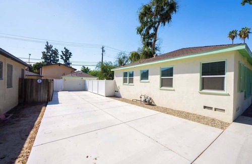Riviera - Westchester House | Stylish Studio Steps from Downtown Bakersfield