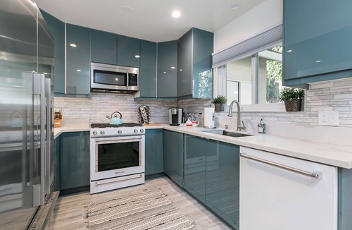 Sawtelle House | Stylishly Renovated Townhouse in Prime Brentwood Location