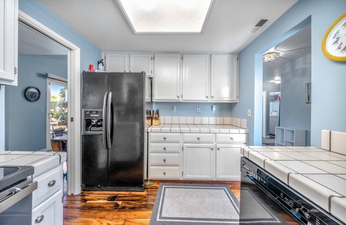 Marina House | Succulents & Seashells – Coastal Paradise! Beautiful Private Yard, Walk to Beach