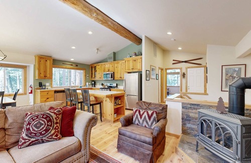 Tahoma House | Sugar Pine Haus with Hot Tub Bordering the State Park