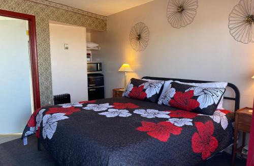 Virginia City Hotel | Sugarloaf Mountain Motel