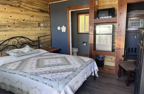 Virginia City Hotel | Sugarloaf Mountain Motel