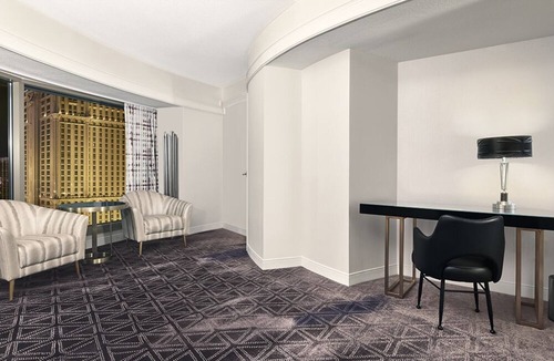 Las Vegas House | Suite + Connecting Room at a 4⭐️ Hotel