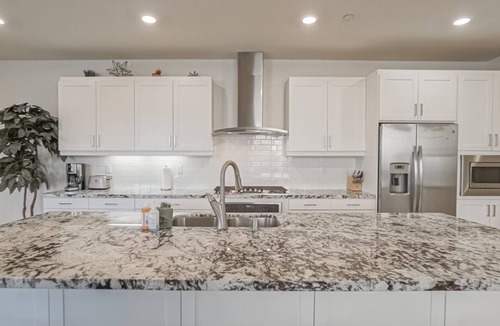 Irvine House | *Suite Getaway 2*Close to Beaches, Disneyland, Spectrum*