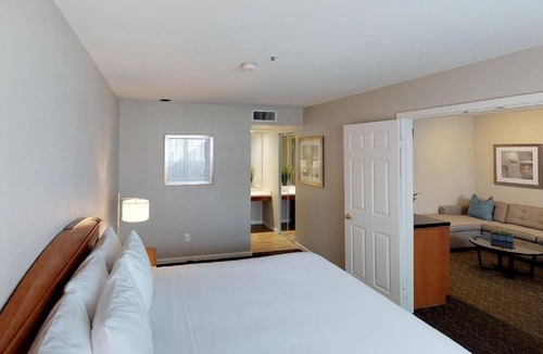 Brea Hotel | Suite w/Kitchenette near Brea Mall - 3.3 mi | Free Hot Breakfast & Outdoor Pool