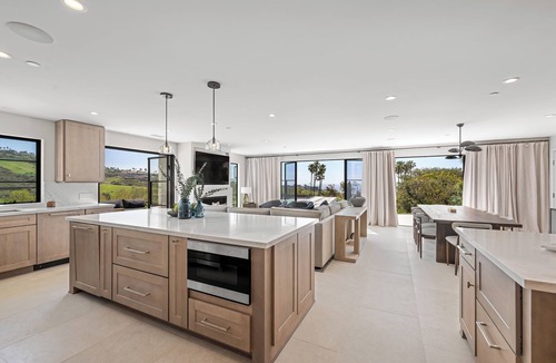 Western Malibu House | SUMMER RENTAL THROUGH 7/5! New Remodel. 5BR/5BA Malibu house with beach access