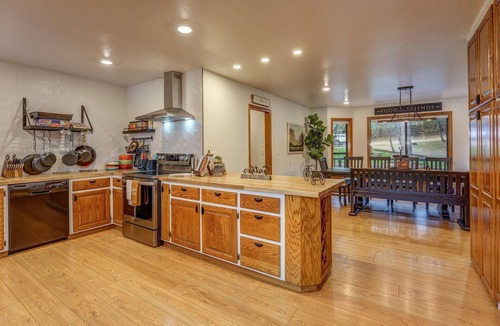 Oakhurst House | Summit Cabin! Stunning home Loaded with amenities!