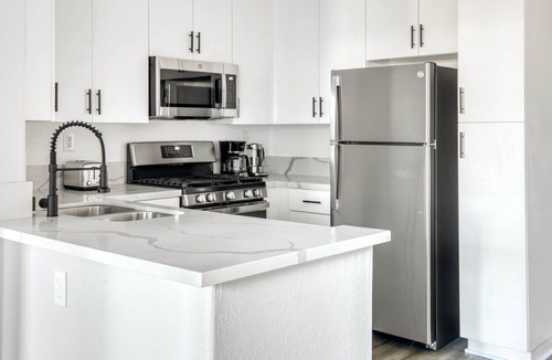 Mar Vista Apartment | Sunlit Mar Vista 2BR w/ W/D, nr restaurants & shops, by Blueground