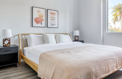 Mar Vista Apartment | Sunlit Mar Vista 2BR w/ W/D, nr restaurants & shops, by Blueground