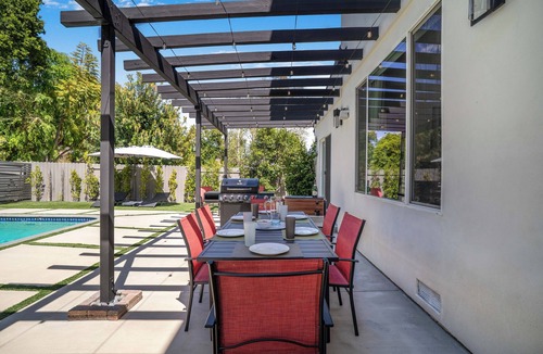 Tarzana House | Sunning Spacious Contemporary 5-bedroom house in lovely Tarzana