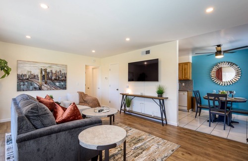 Farm Hills Apartment | Sunny 2-bedroom near Standford Hospitals with sparkling Pool