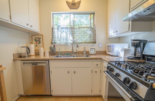 Fairfax Apartment | Sunny and beautiful, 5 Walk to Downtown Fairfax!