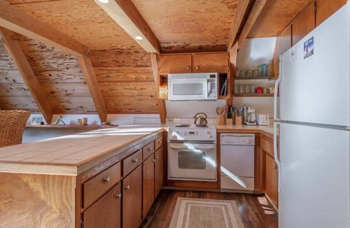 Tahoma House | Sunny Cabin in Chamberlands HOA Pool & Beach Access!
