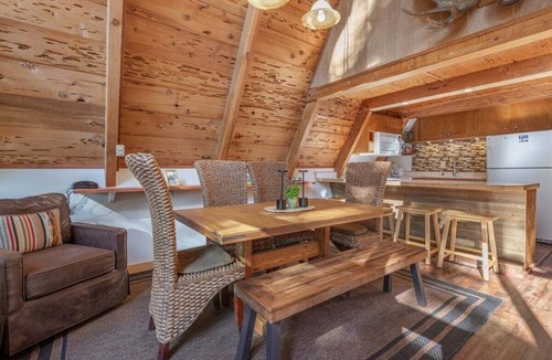 Tahoma House | Sunny Cabin in Chamberlands HOA Pool & Beach Access!