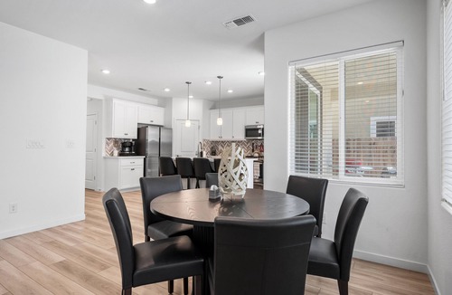 Folsom House | Sunny Folsom Escape: Cozy Vibes & Stylish Stay