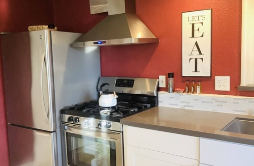 Fairfax House | Sunny Two- Bedroom apartment in Amazing Location