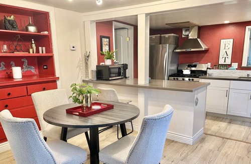 Fairfax House | Sunny Two- Bedroom apartment in Amazing Location