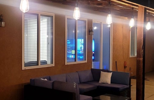 Roosevelt Apartment | Sunnyside Doors Room 3
