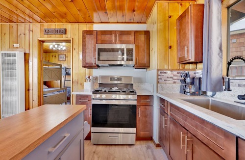 Big Bear Lake Cabin | Sunrise Lakefront Family Cabin at Shore Acres Lodge Big Bear