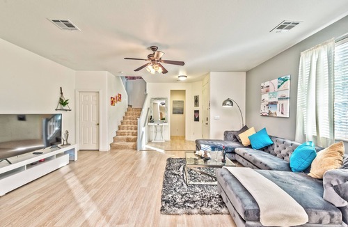 Rhodes Ranch House | Sunset Casa -Luxury Home N/ The Strip - Two living room