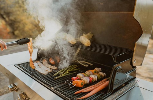 Oakhurst Villa | Sunset Glow Hidden Meadow BBQ HotTub by Casa Oso