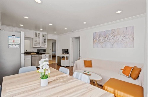 Parkside House | Sunset Haven: Corner House with lots of Light