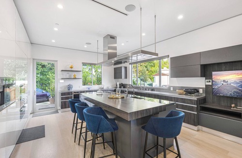 Hollywood Hills West Villa | Sunset Heights - Elegant Modern Villa with Beautiful Views in the Hills