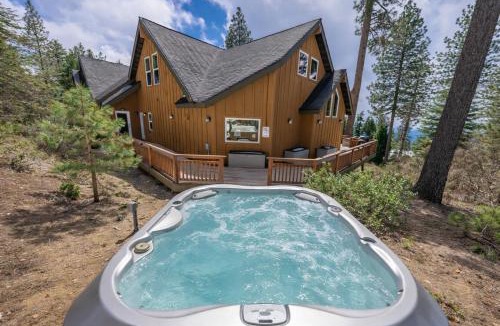 Shaver Lake House | Sunset Mountain Hot Tub, Fire Table, Epic Views