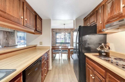 Mammoth Lakes Condo | Sunshine Village 157: Pet Friendly, Centrally Loca
