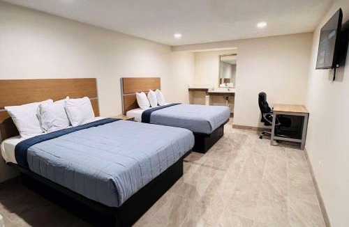 Bakersfield Cabin | Super 8 by Wyndham Bakersfield CA Near Airport