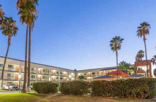 West Park Community Hotel | Super 8 by Wyndham Bakersfield/Central