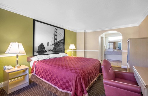 Hayward Hotel | Super 8 by Wyndham Hayward Downtown