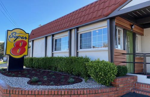 North Fremont Street Hotel | Super 8 by Wyndham Monterey